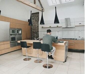 Santa Fe Kitchen Studio with Skylights & Bar Seating, perfect for Cooking channel