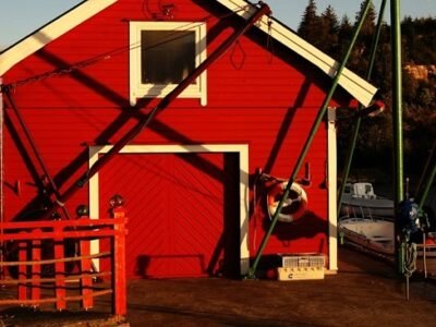 Red Boathouse Studio by the Water - Port Townsend, WA