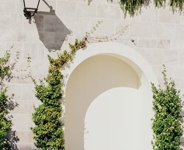 Stone Alcove Bench in Lush Courtyard - St. Augustine, FL